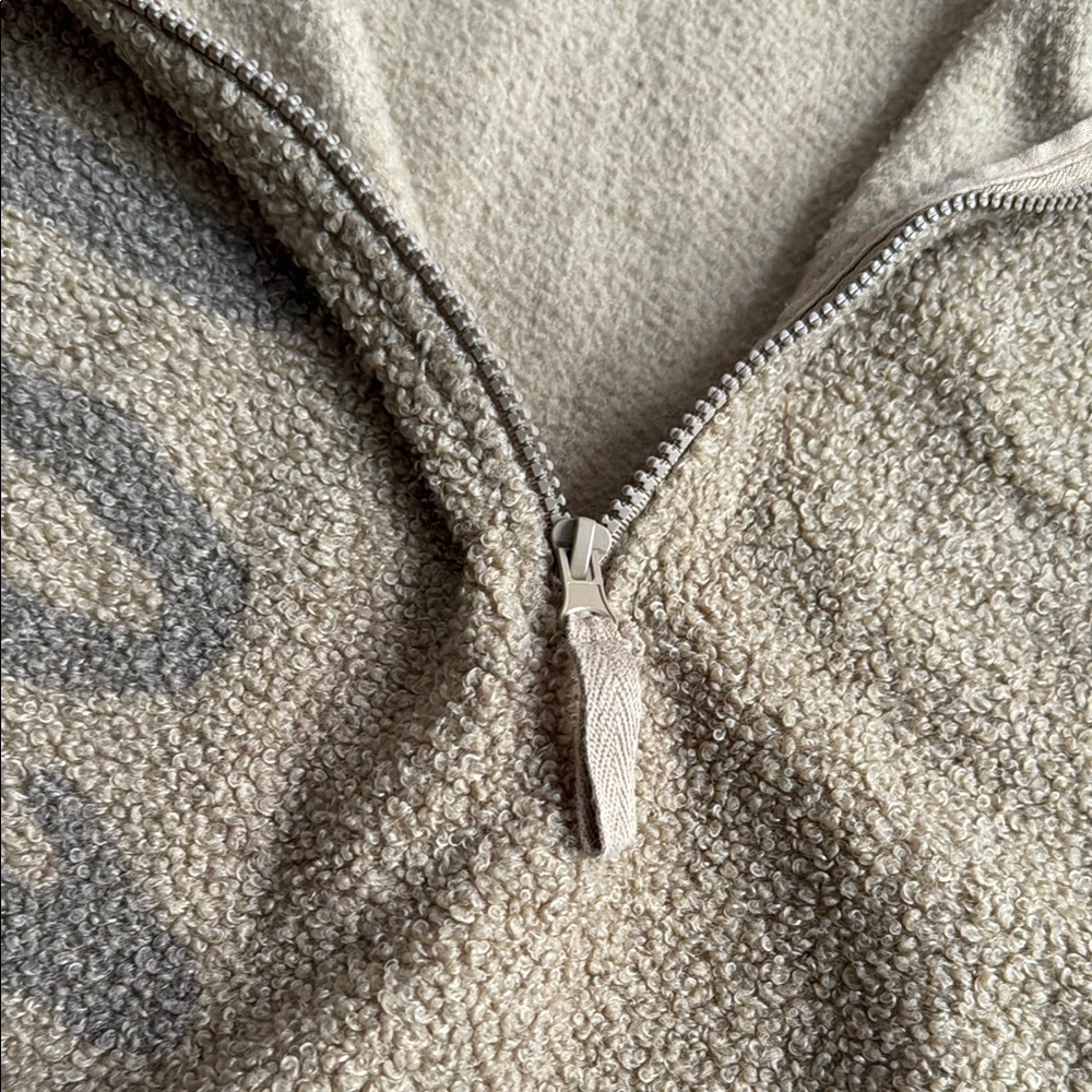 Women’s TAYLOR SWIFT Folklore Album  Sherpa Sweater Size 4X - Picture 7 of 9